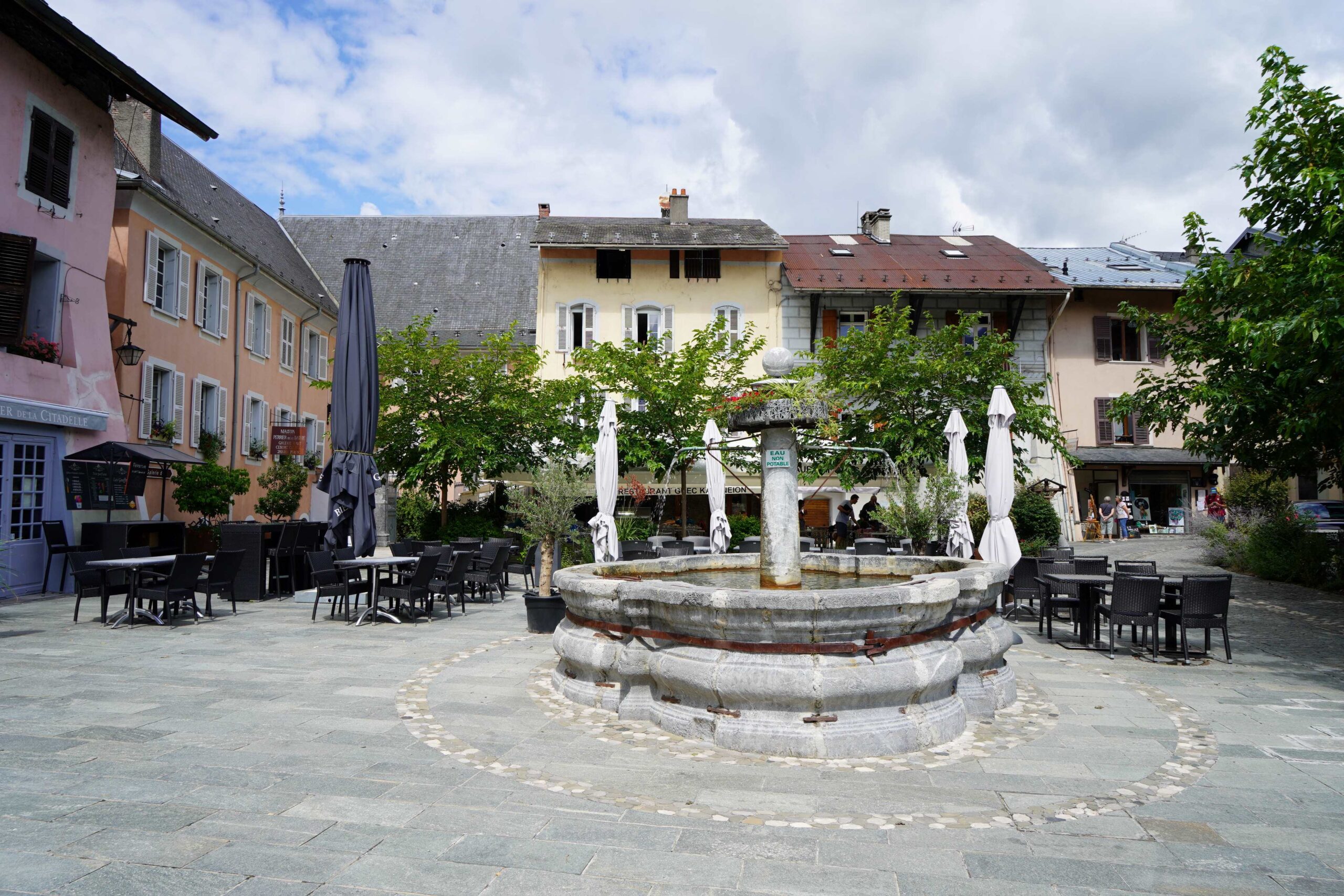Conflans , place de Conflans a Albertville