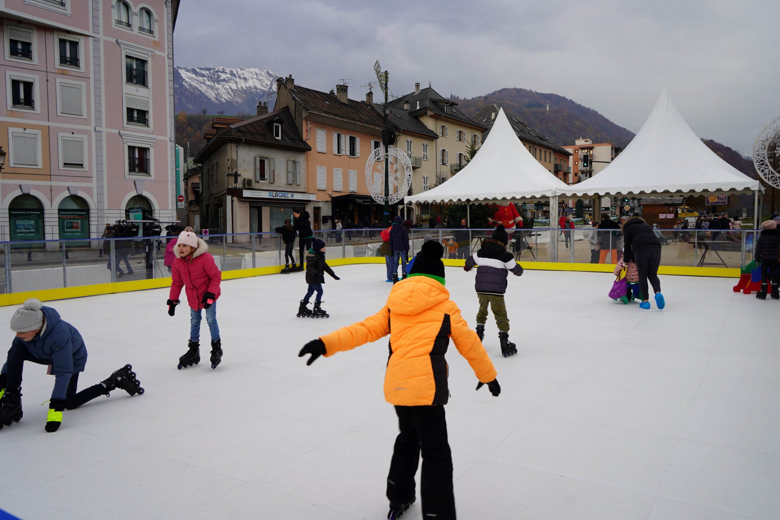 Neige et glace, patinoire, centre ville,