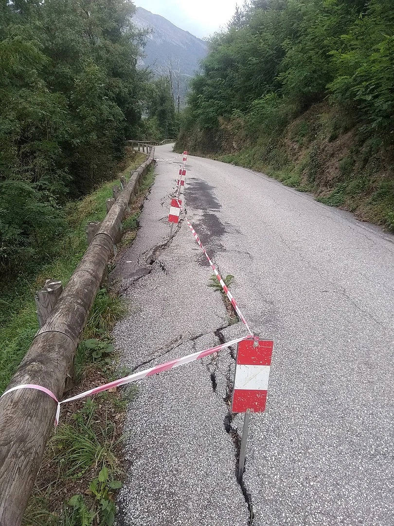 En raison des conditions climatiques actuelles, la route est maintenue fermée jusqu'au 24 novembre 2023, de 9h à 12h et de 13h30 à 17h.